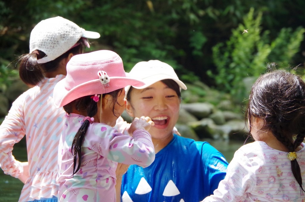 子どもたちと若者